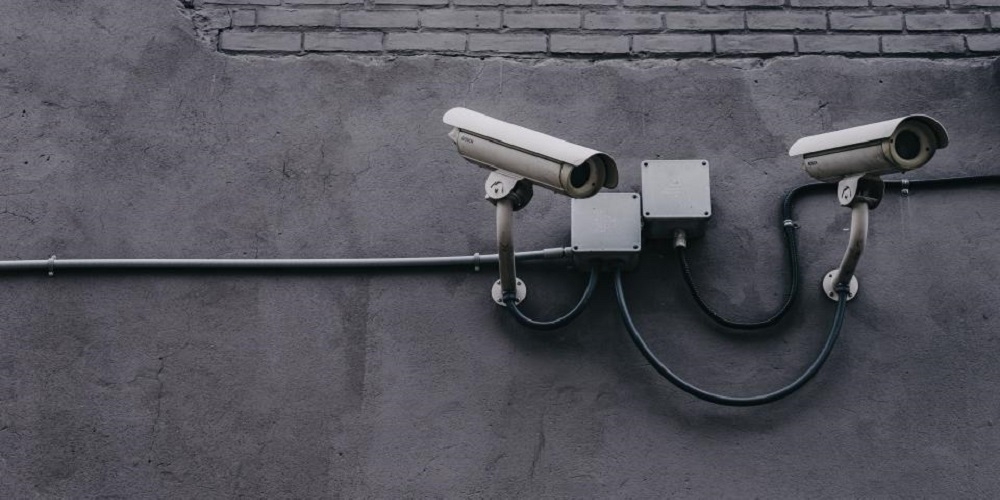 Airbnb bans indoor security cameras 